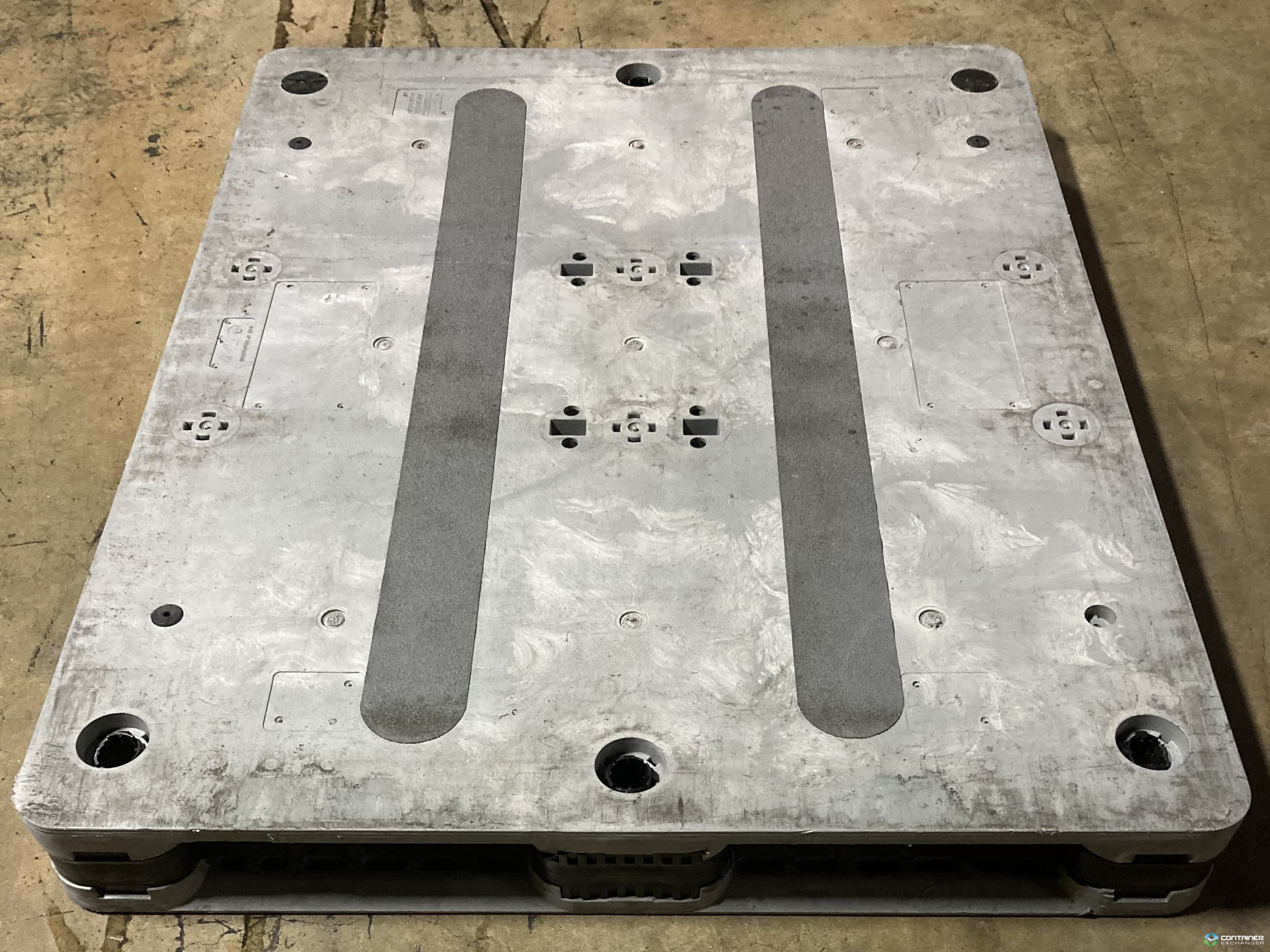 Plastic Pallets For Sale: Used 44x56x5.5 Heavy Duty Plastic Pallets Gray South Carolina In South Carolina - image 2 Plastic Pallets For Sale: Used 44x56x5.5 Heavy Duty Plastic Pallets Gray South Carolina In South Carolina - image 2