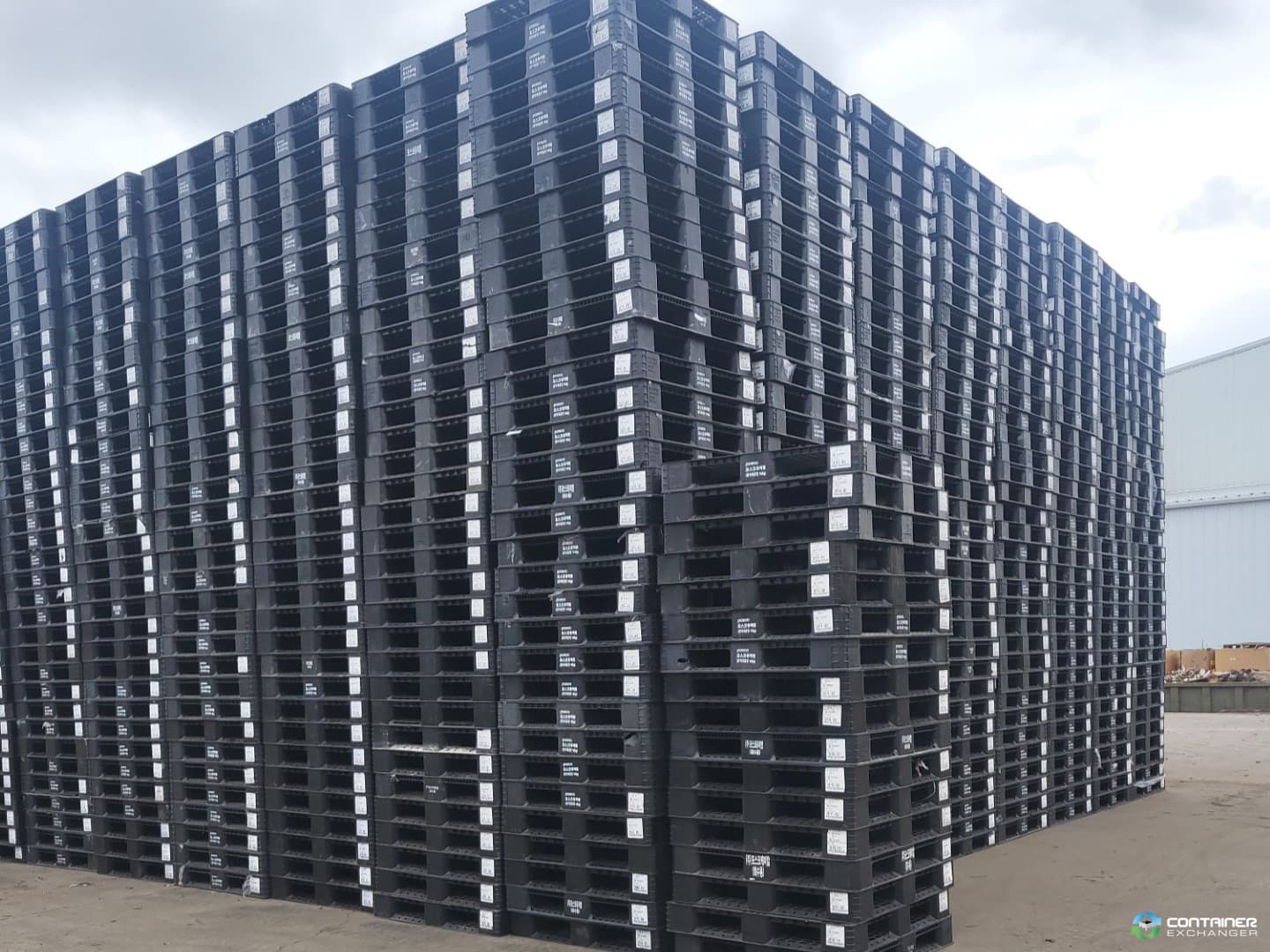 Plastic Pallets For Sale: Used 43.5x43.5x6 Plastic Pallets Light Duty Ohio In Ohio - image 3 Plastic Pallets For Sale: Used 43.5x43.5x6 Plastic Pallets Light Duty Ohio In Ohio - image 3