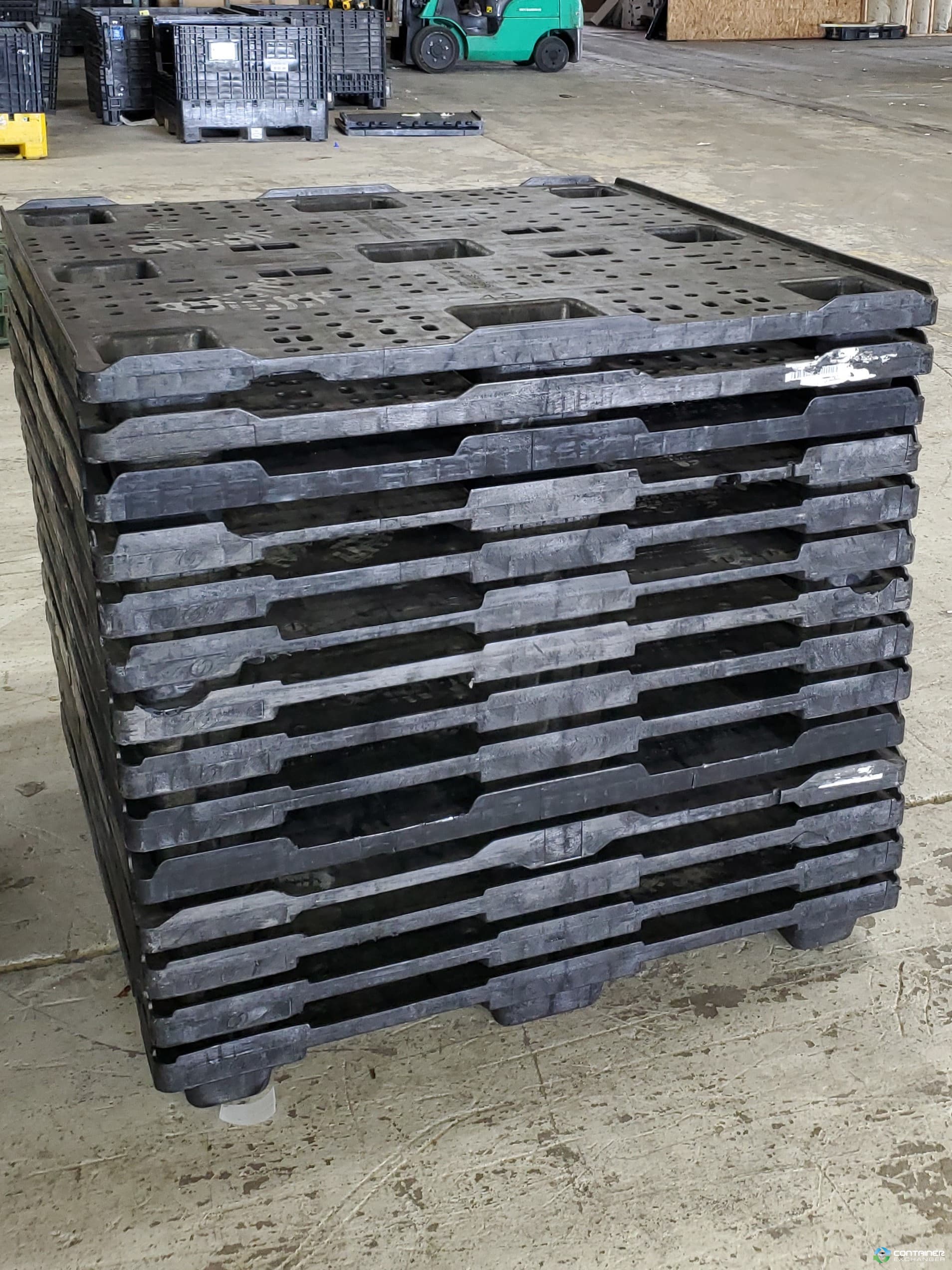 Plastic Pallets For Sale: Used 45x48x4 9 Leg Nesting Plastic Pallets Ohio In Ohio - image  3 Plastic Pallets For Sale: Used 45x48x4 9 Leg Nesting Plastic Pallets Ohio In Ohio - image  3