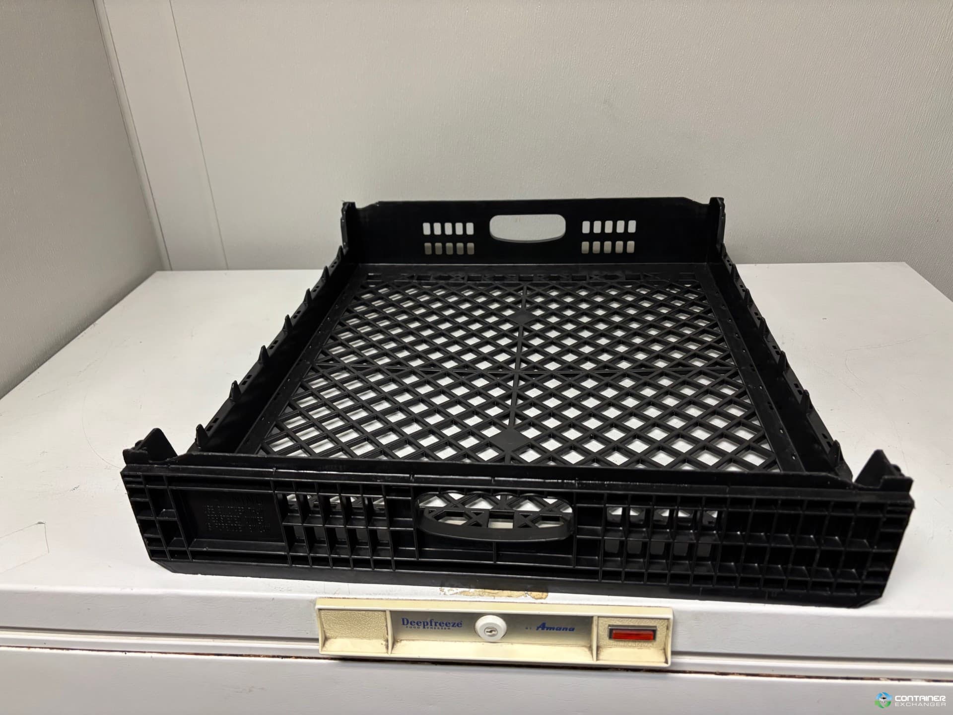 Food Totes & Trays For Sale: Used 26.75x10x4 Stackable Trays Wisconsin In Wisconsin - image 2 Food Totes & Trays For Sale: Used 26.75x10x4 Stackable Trays Wisconsin In Wisconsin - image 2