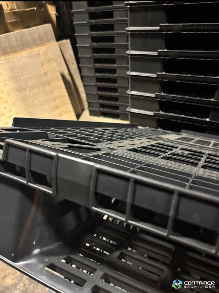 Plastic Pallets For Sale: Used 46.5 x 45 x 4.75 Plastic Pallets Kentucky In Kentucky - image  4 Plastic Pallets For Sale: Used 46.5 x 45 x 4.75 Plastic Pallets Kentucky In Kentucky - image  4
