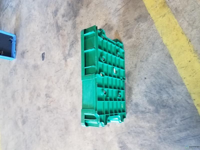 Stack & Nest Totes For Sale: 24x15x4 Stacking totes w/ removable inserts In Texas - image 2 Stack & Nest Totes For Sale: 24x15x4 Stacking totes w/ removable inserts In Texas - image 2