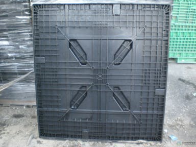 Plastic Pallets For Sale: USED 48x45 Pallets and top caps In Texas - image 2