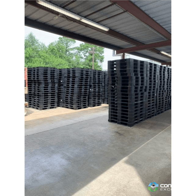 Used 48x40x4.72 Stackable Light Duty Plastic Pallets TX